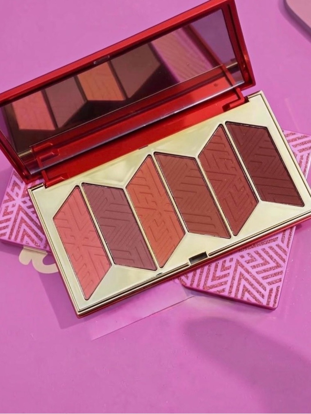 PÜR X Barbie
Malibu Blush Signature 6-Piece Blush Palette